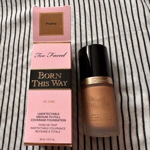 Too Faced Born This Way Undetectable foundation - Praline